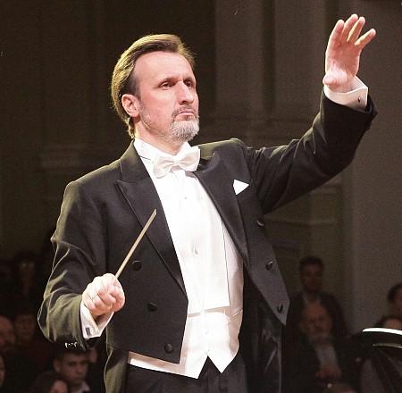 Vladimir Gorbik conducts the Russian National Symphony Orchestra in 2021. 